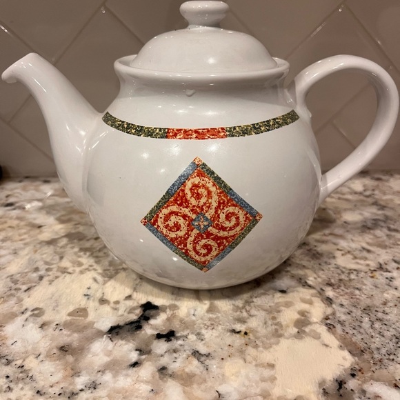 Corelle White Stoneware Teapot Sand Art Pattern. 6 cups - Picture 2 of 9